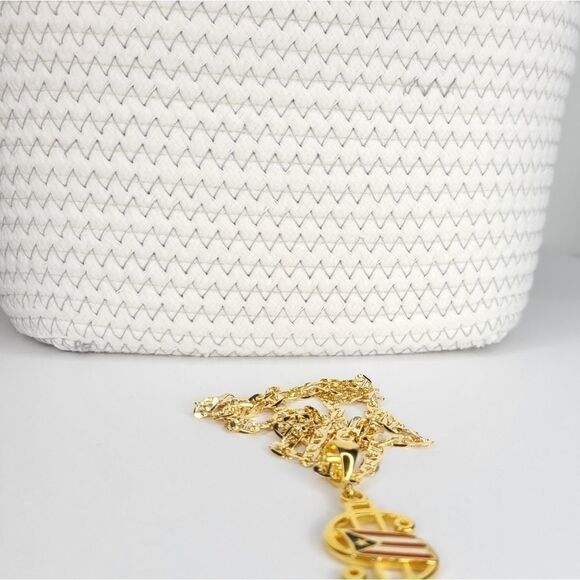 18kt GOLD LAMINATE  w/ MONEY PR FLAG PENDANT - Picture 4 of 5